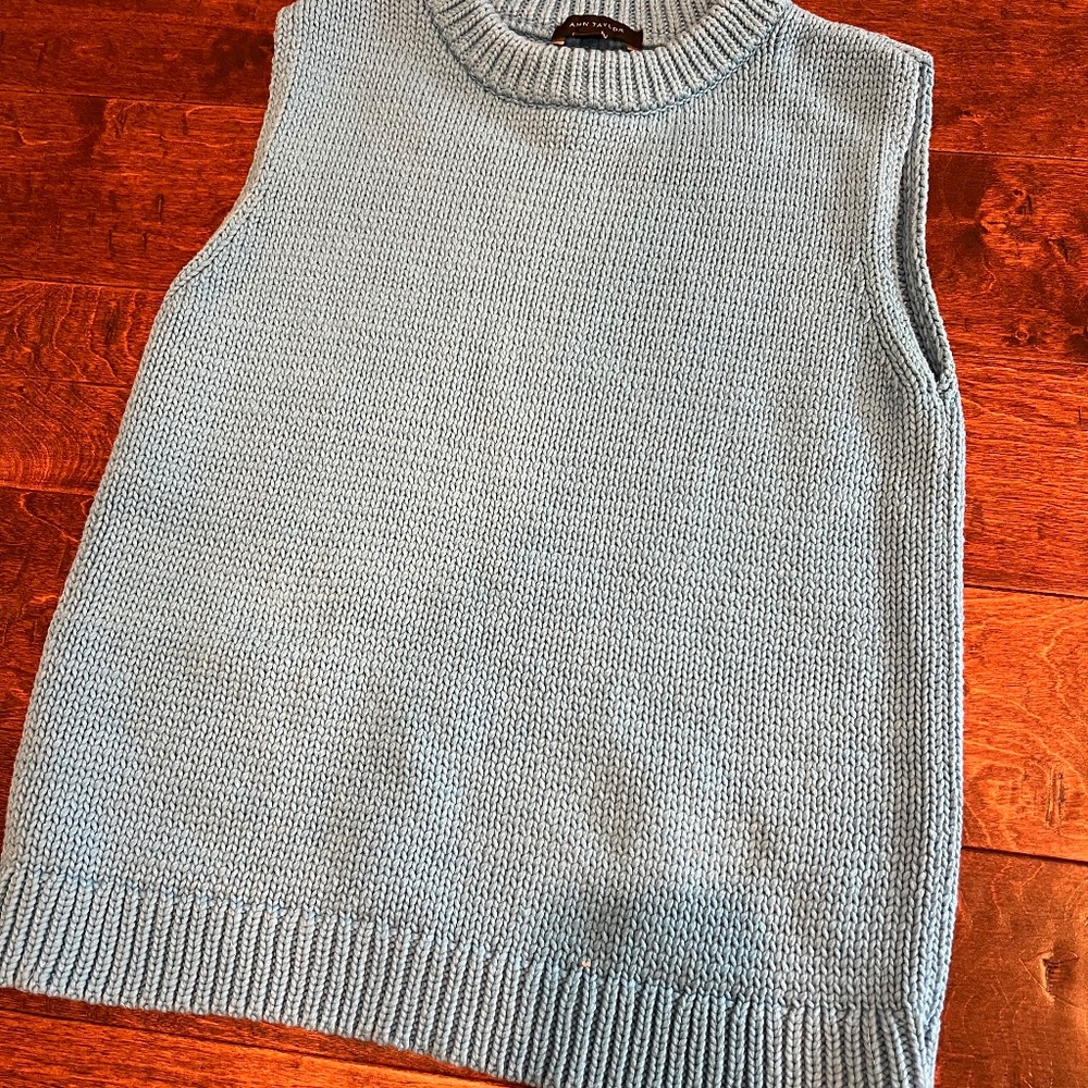 Ann Taylor Sweater top size medium